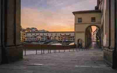 Tourist attractions in florence - Passeggiata vero Ponte Vecchio Florence Travel Guide Tour