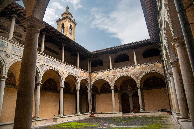 https://www.firenzemadeintuscany.com/assets/w=1040__downloads.ctfassets.net_7dc7gq8ix1ml_2JvuVockBS89ZcbKK4RTJi_bb8017a5b3b105b201a1d7f2a2d31e6f_CHIOSTRI-OTTAVIAPOLI-5052.jpg