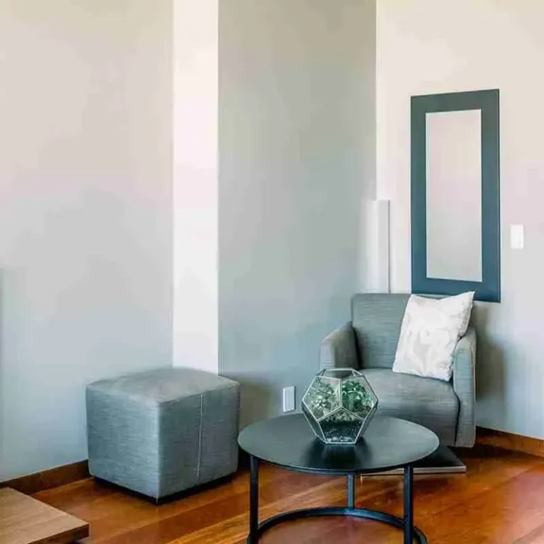 Una suite elegante in un hotel di lusso in Toscana